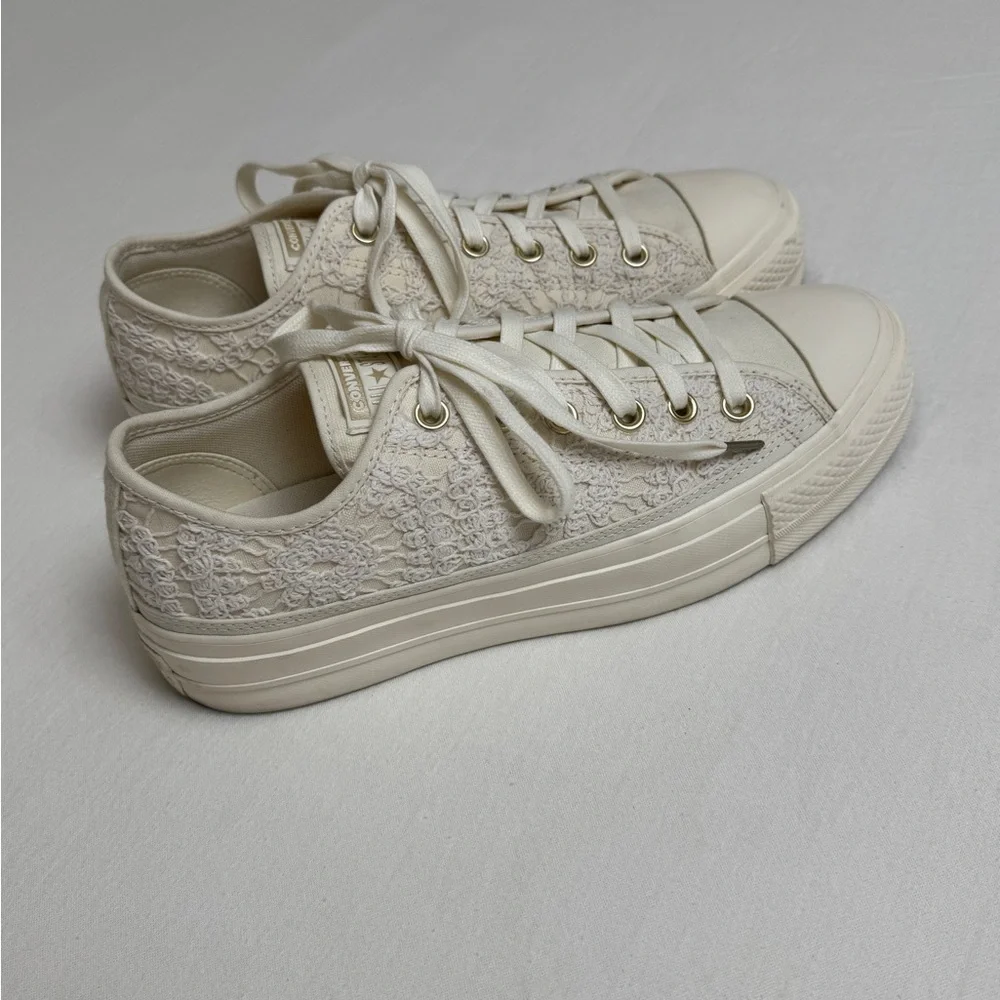 Converse Platform Low Tops In Off White Ivory Size 10 Boho Floral Embroidered
